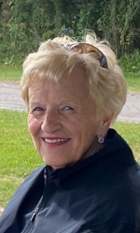 Jacqueline Dagenais (née Bélair)